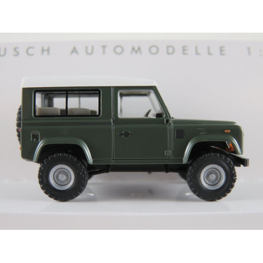 Miniature LAND ROVER DEFENDER 90 1 87 BUSCH