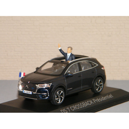 CITROEN DS 7 CROSSBACK PRESIDENTIEL 2017 AVEC FIGURINE DU PRESIDENT DE LA REPUBLIQUE EMMANUEL MACRON 1/43 NOREV