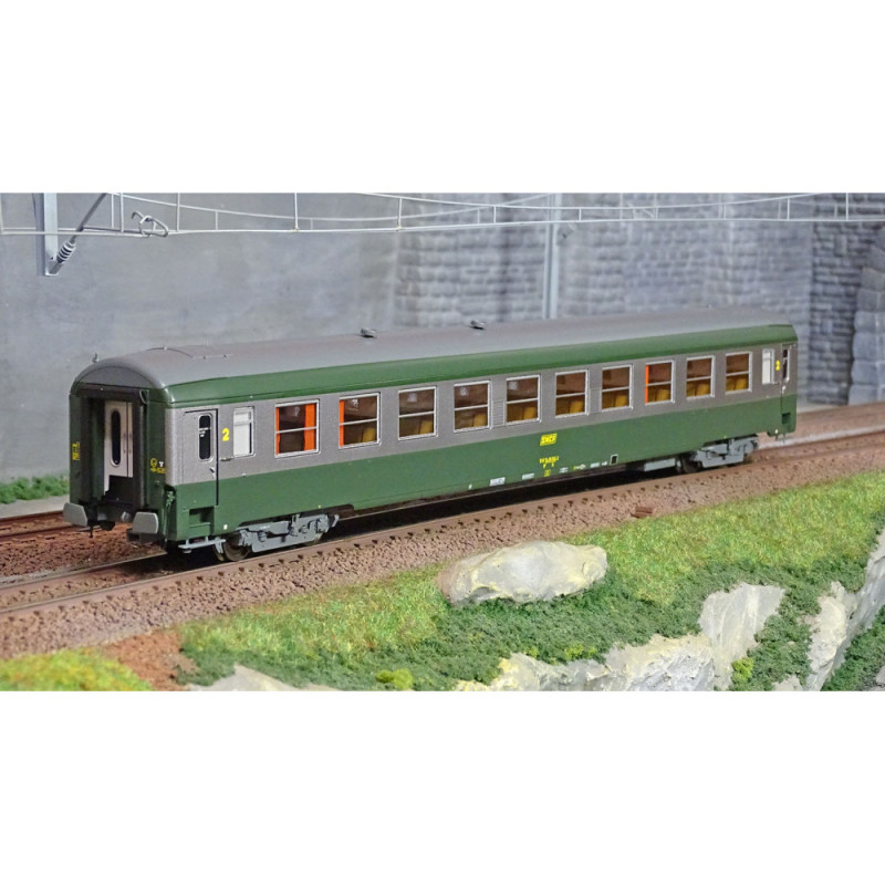 Miniature VOITURE UIC B10 2EME CLASSE SNCF 1/87 REE