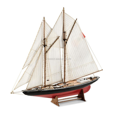 BLUENOSE 1/100 AMATI 1