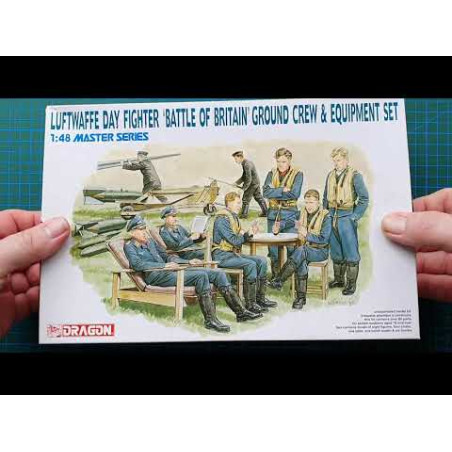 PILOTES ET OFFICIERS DE LA LUFTWAFFE AU REPOS AVEC EQUIPEMENT 1/48 DRAGON